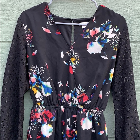 3/$15!! Lace Sleeve Romper - Picture 2 of 5